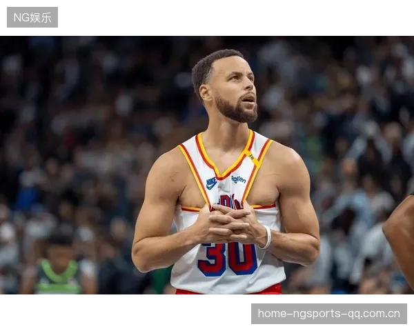 NBA库里后仰三分命中，经典再现